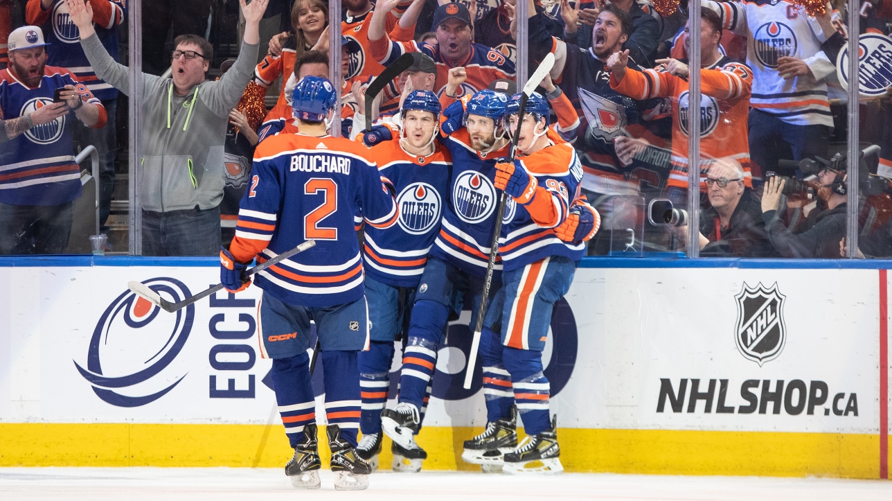 "Edmonton Oilers Secure First Playoff Victory and Tie Series in Game 2