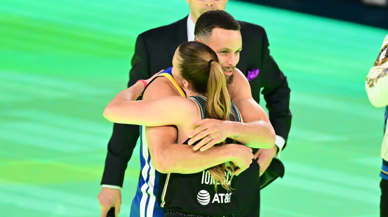 NBA/WBNA: Steph Curry defeats Sabrina Ionescu in an unforgettable upset