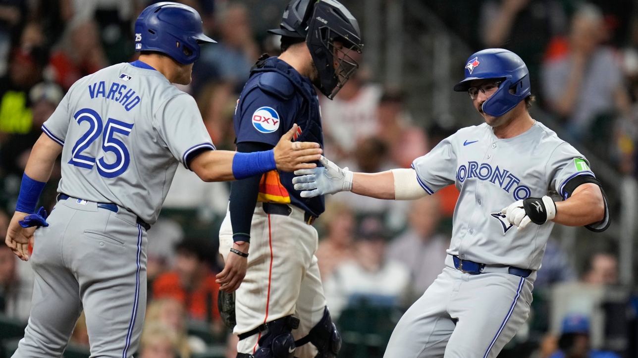 MLB: Davis Schneider pitches an improbable hit for the Jays in the ninth against the Astros