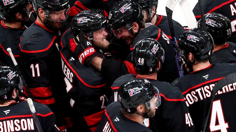 Ehlers joue les héros et crée l’égalité dans la série