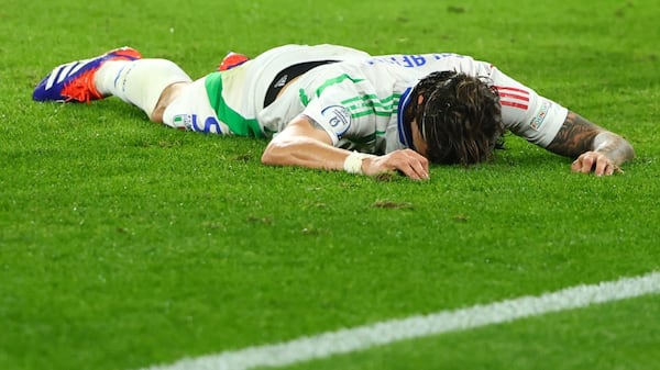 Calafiori marque contre son camp; revers de l'Italie
