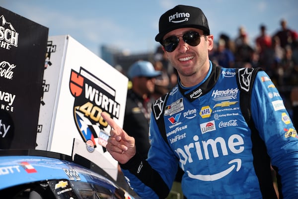 Chase Elliott remporte une lutte tenace