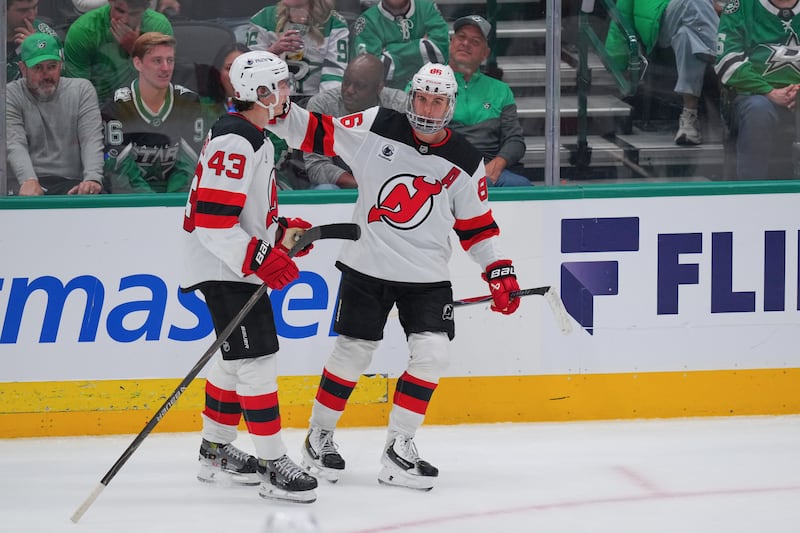 Luke Hughes et Jack Hughes