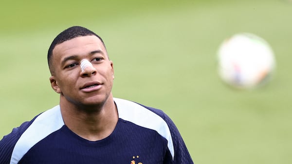 Mbappé s'entraîne à part; toujours un cas incertain