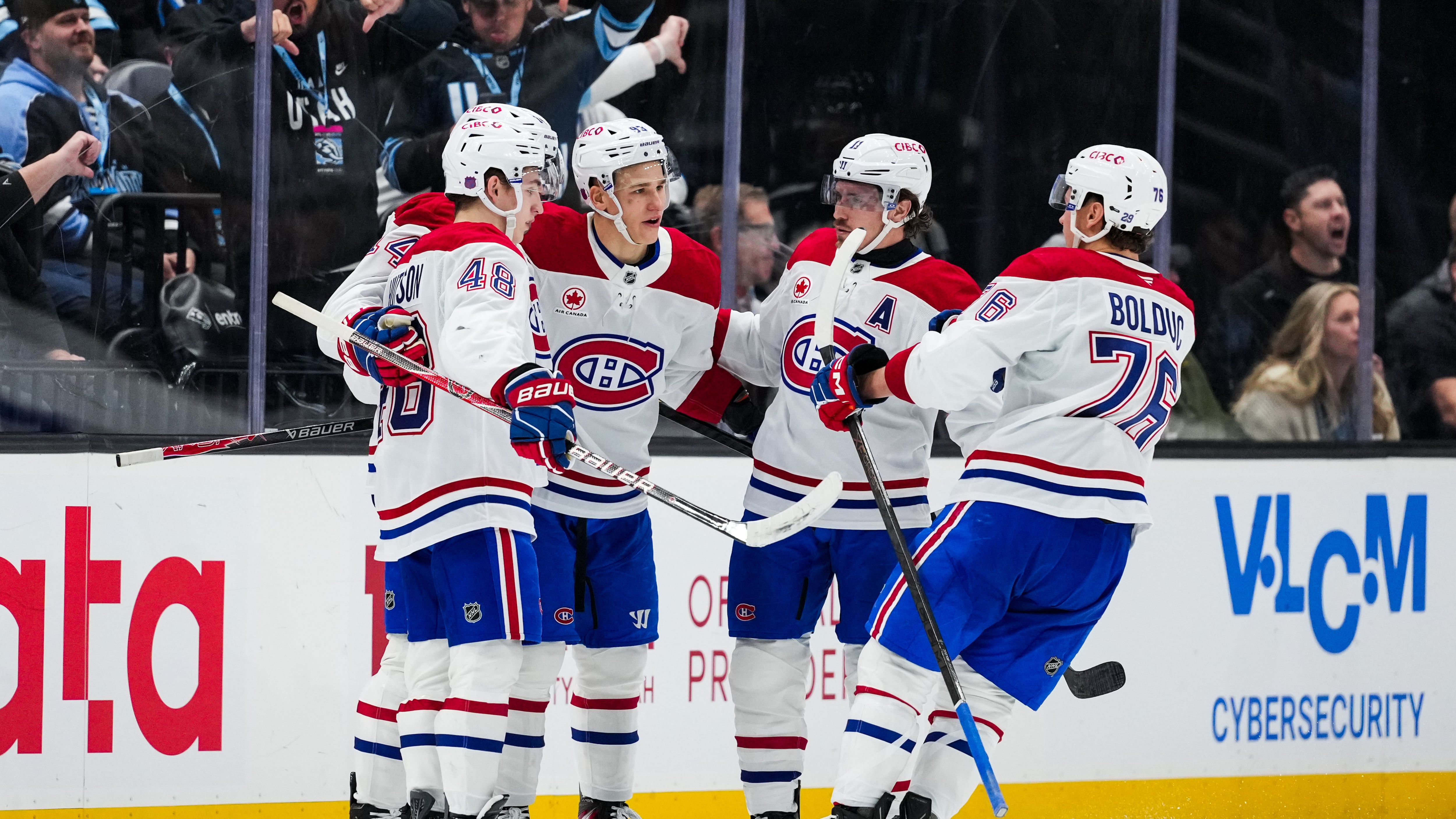 Nick Suzuki et ses coéquipiers