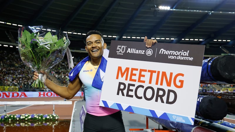 Karalis profite de l’absence de Duplantis