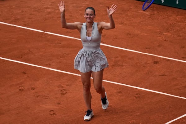 Kostyuk surprend Świątek et atteint les quarts