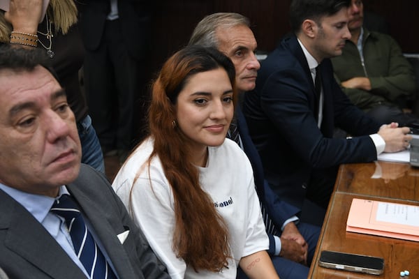 La fille accuse le médecin de Maradona d’avoir fait pression