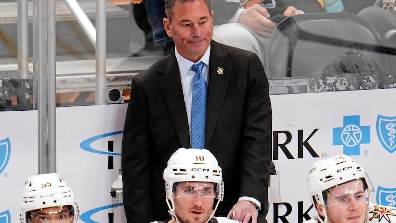 « Je veux travailler, je suis entraîneur de hockey »