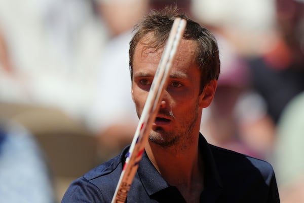 Medvedev éjecté par un invité dès le 1er tour à Roland-Garros
