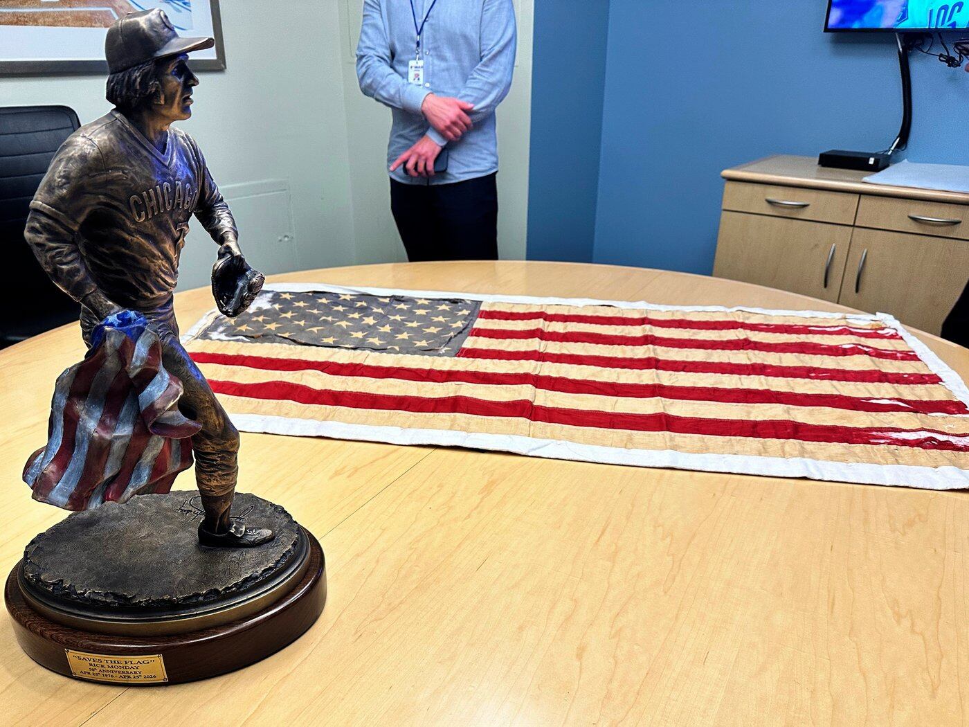 Les Dodgers rendent hommage au geste patriotique de Monday