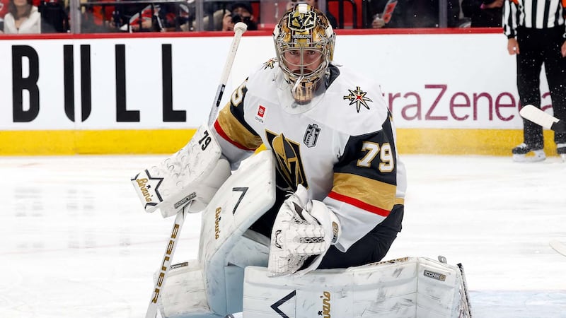 Carter Hart ciblé par les partisans des Hurricanes