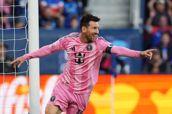 Un tour du chapeau de Lionel Messi renversé