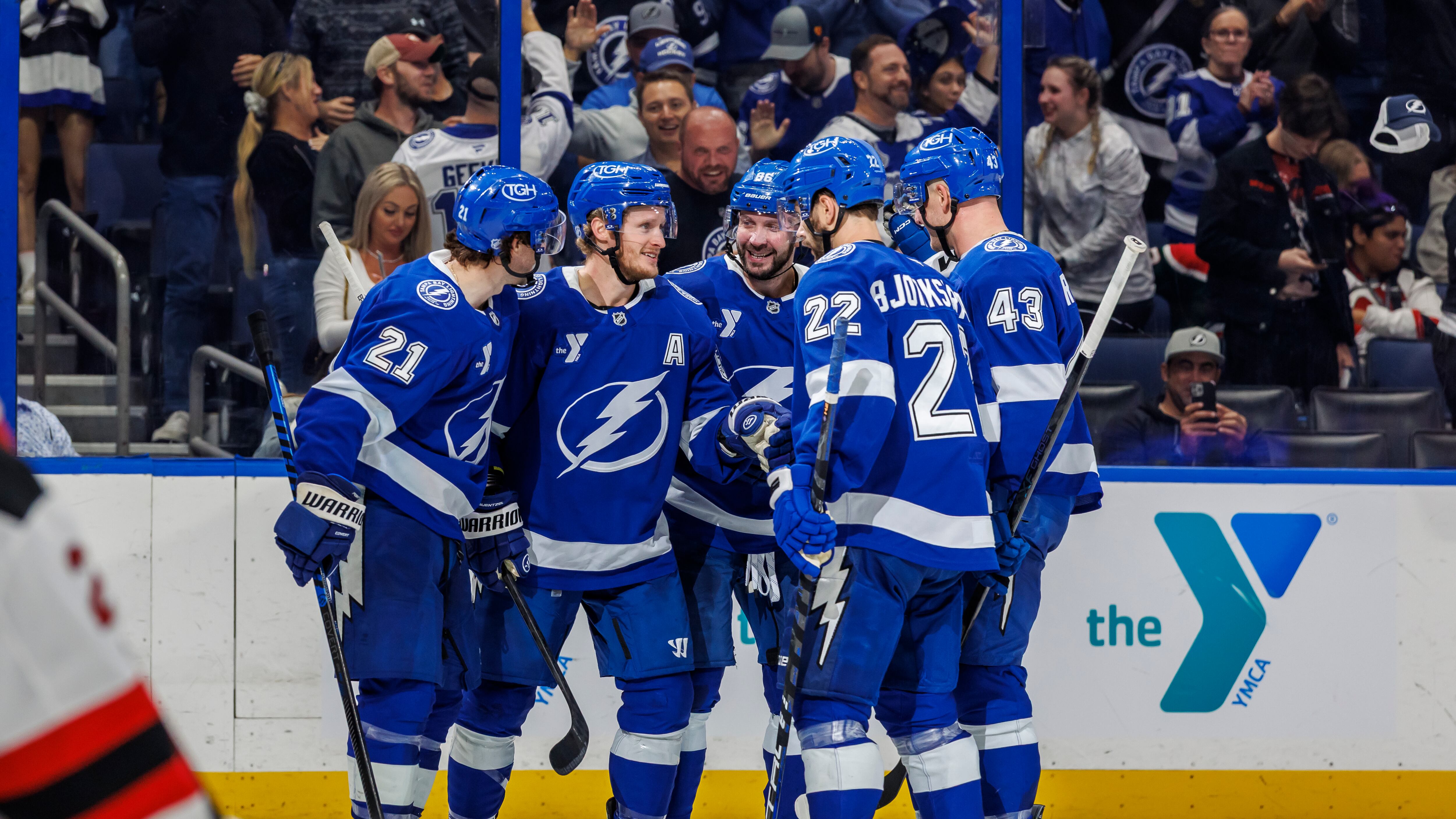 LNH : Nikita Kucherov dépasse St-Louis, Jake Guentzel sonne la charge