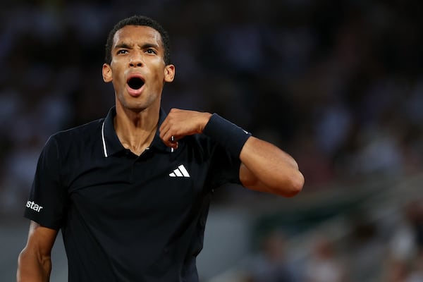 Auger-Aliassime ne laisse pas Nakashima reprendre son souffle; Mboko tombe