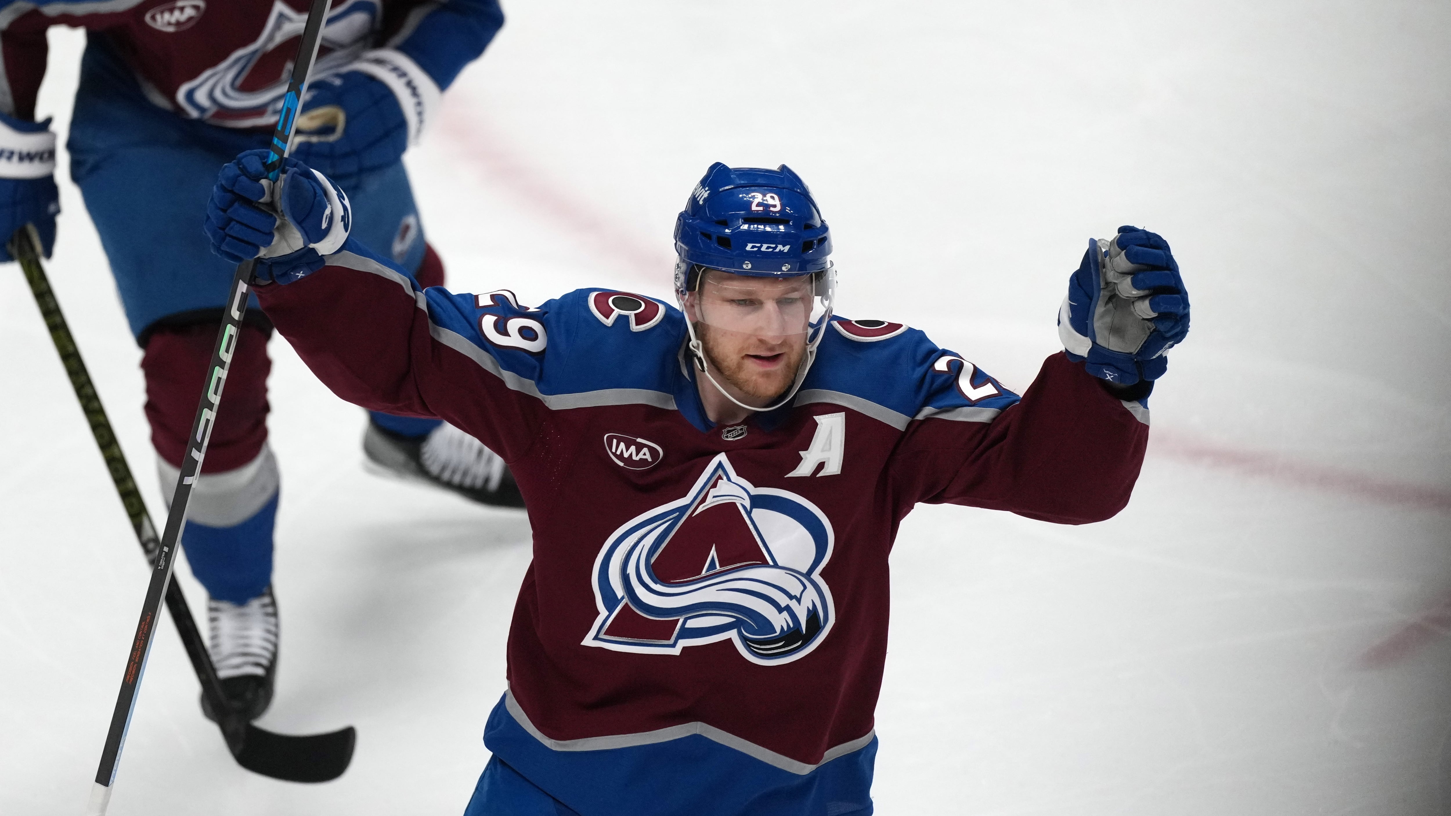 Nathan MacKinnon et Artturi Lehkonen