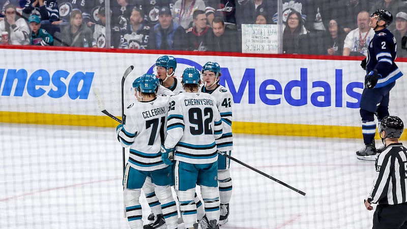 Celebrini double Thornton au sommet de l’histoire des Sharks