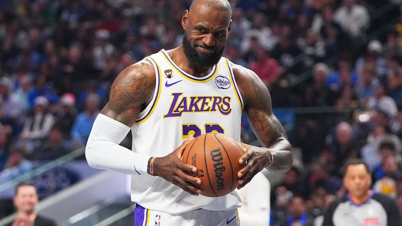 À l’anniversaire de « The Decision », LeBron James entretient le suspense