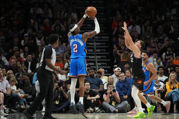OKC passe le balai à Phoenix; les favoris dans l’Est dans le trouble