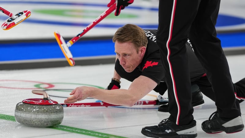 Terminée la controverse du double contact au curling