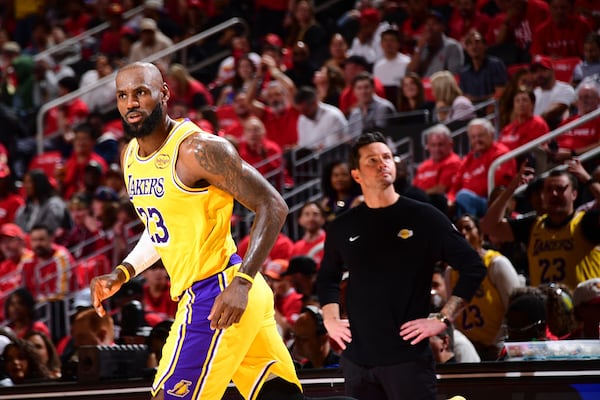Les Lakers à une victoire du balayage