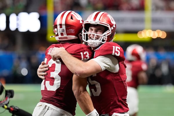 Mendoza plume les Ducks; Indiana rejoint Miami en finale
