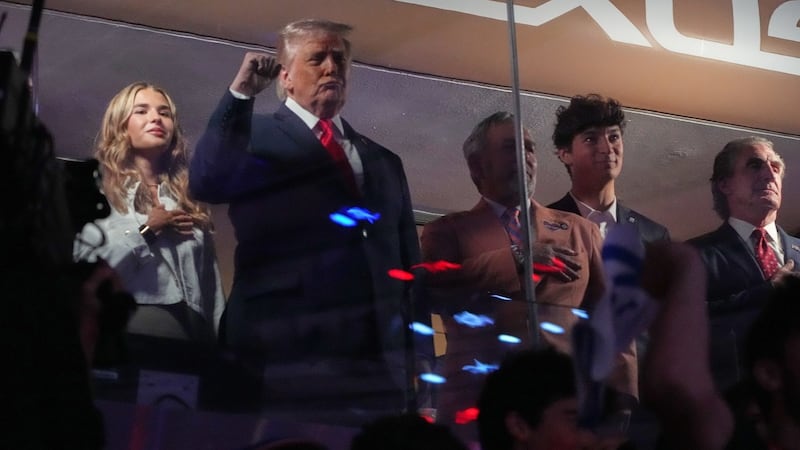Un match sous haute tension au MSG : Trump hué par la foule