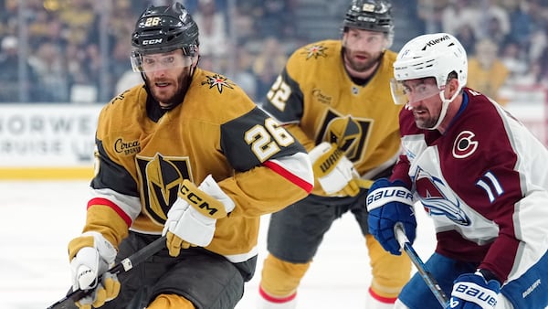 L’Avalanche échappe une avance de 3 buts; MacKinnon inquiète