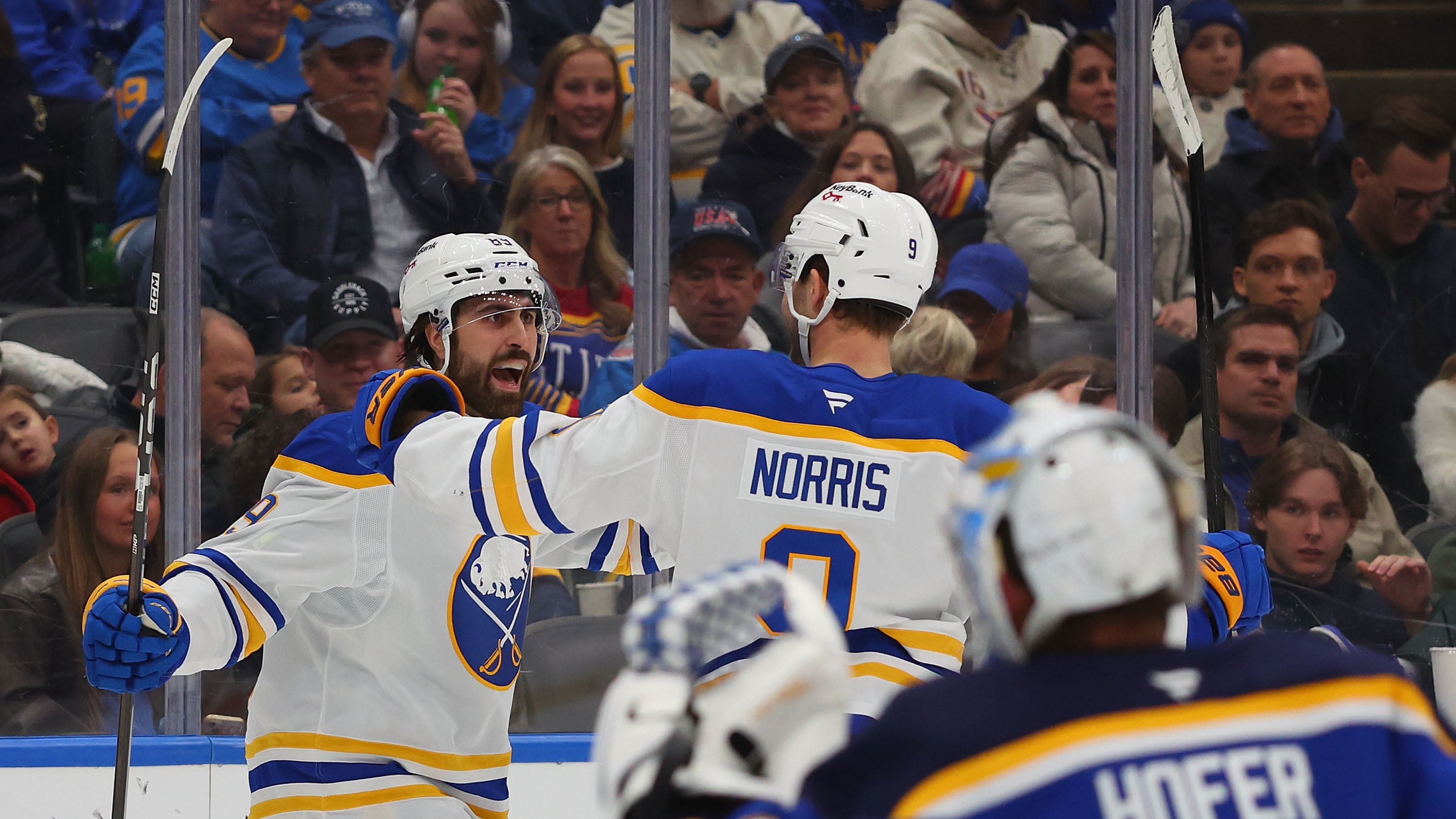 Alex Tuch et Josh Norris