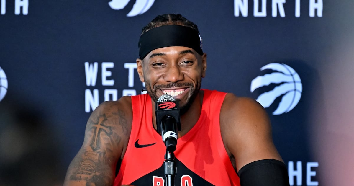 Photo: rds.ca L'ailier des Raptors de Toronto Kawhi Leonard s'exprime lors de la journée des médias des Raptors à Toronto, le lundi 28
