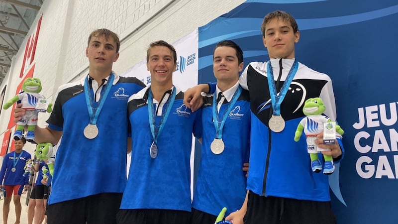 Cinq médailles d’argent et un record canadien à la piscine