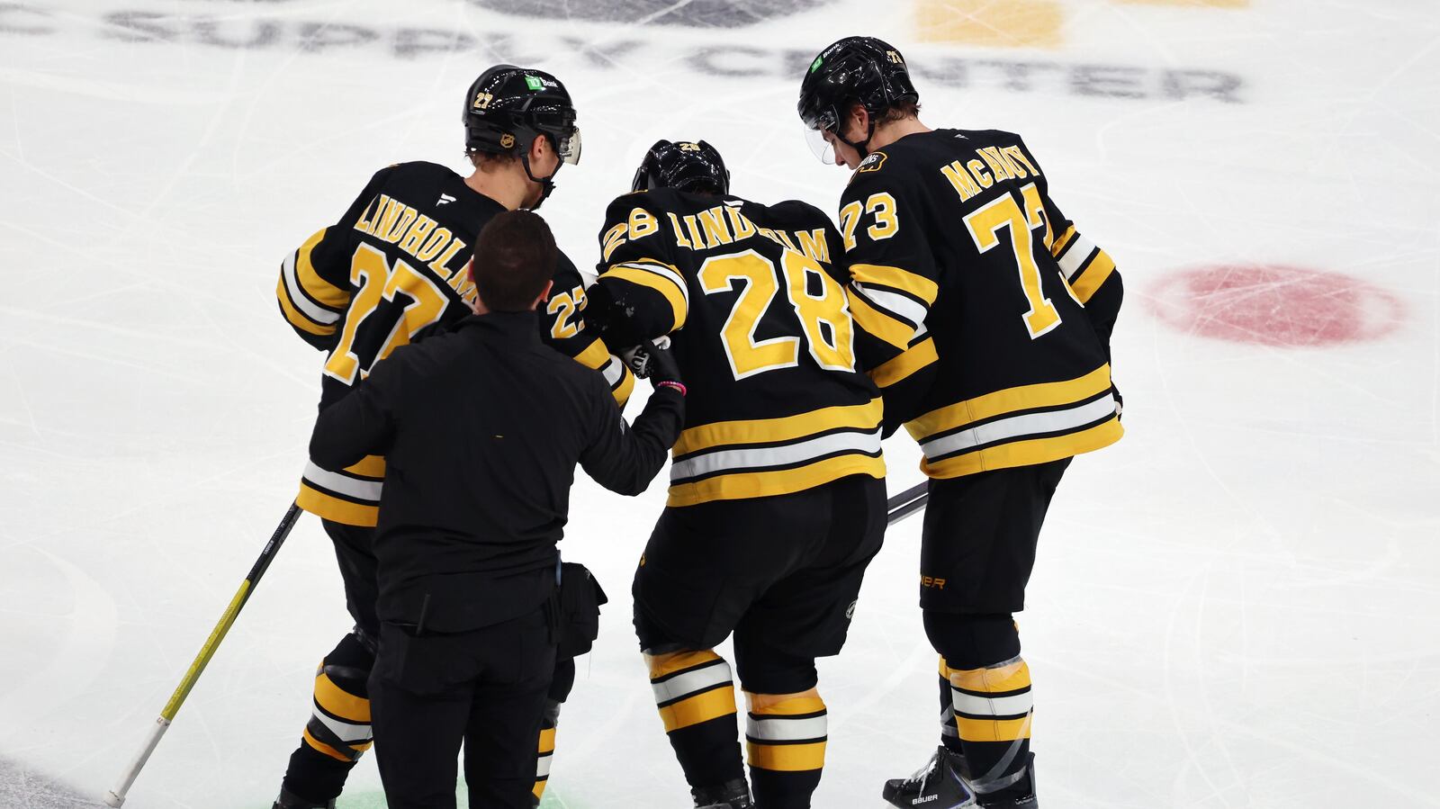 Rick Riedholm À travers la LNH : Elias Lindholm à l’écart longtemps, Seth Jarvis ...