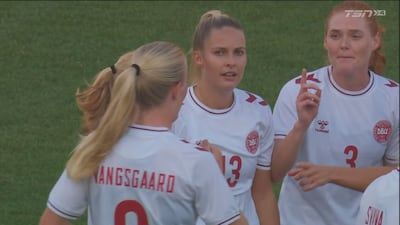 Un but du Danemark à partir du rond central!
