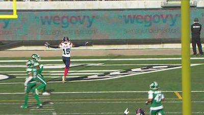 Hollins fait rapidement taire la foule en Saskatchewan!