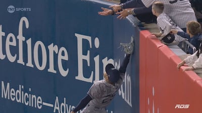 Un partisan des Yankees fait tout pour aider son équipe