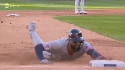Un triple de trois points pour Adell