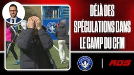 Donadel et les joueurs muets après la défaite