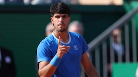 Alcaraz s’impose sur le Rocher et affrontera Sinner en finale 