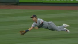 Un catch spectaculaire de Kwan mène au double-jeu!