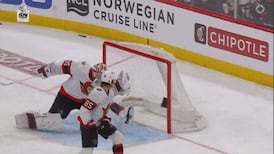 Ullmark sort un lapin de son chapeau!