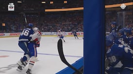 Sabourin frappe Anderson dans le dos