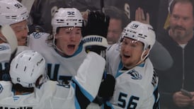 Cooley bondit sur la rondelle libre et ouvre la marque