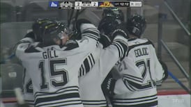 Lavigne met fin au marathon en 4e prolongation