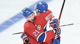 Boulet de canon victorieux de Lane Hutson!