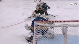 Pasta déculotte Lyon et sauve la saison des Bruins