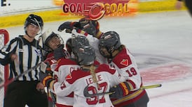 Larocque jette la première pierre