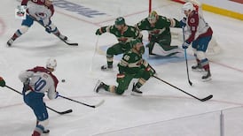 Nicolas Roy sert une superbe passe à Colton