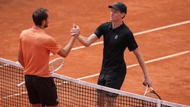Sinner s’impose devant Medvedev et passe en finale