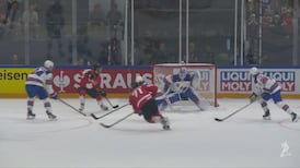 Macklin Celebrini ouvre la marque avec un tir parfait