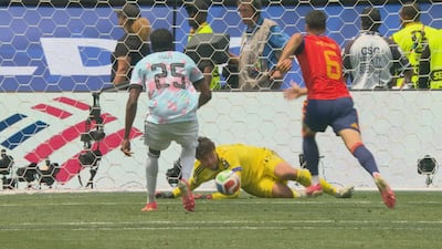 Lammens ne peut contenir le tir et Merino en profite